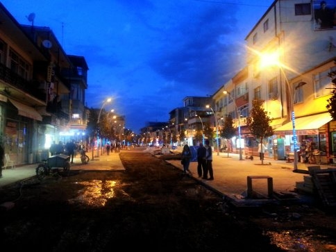 Akyazı Çarşı İçinde Aydınlatma Çalışmaları Tamamlandı