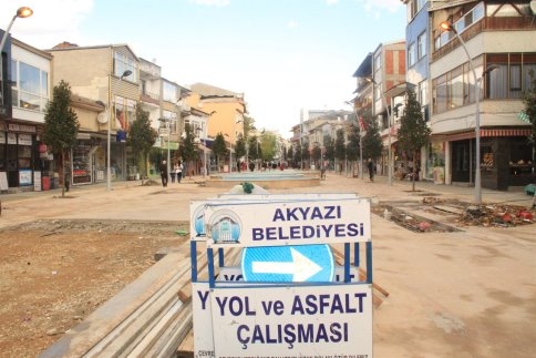 Akyazı Çarşı İçinde Aydınlatma Çalışmaları Tamamlandı