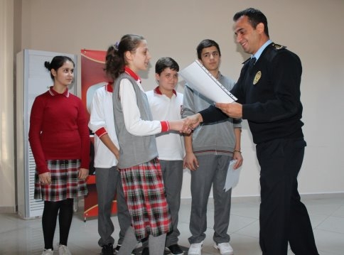 Sürücüler Dikkat Okul Önlerinde Ceza Yemeyin