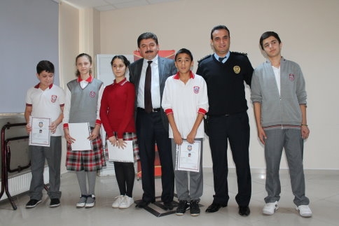 Sürücüler Dikkat Okul Önlerinde Ceza Yemeyin