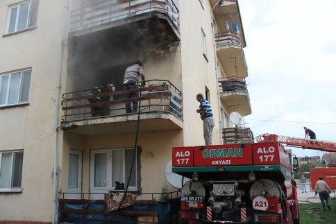 Çıkan Yangında Maddi Hasar Meydana Geldi
