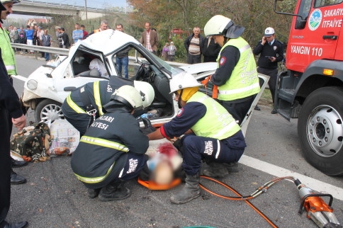 TEM 'de Kaza 2 Ölü 1  Yaralı