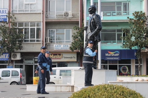 Törenler İçin Atatürk Anıtı Sabunlu Suyla Yıkandı