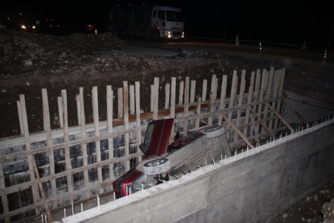 KAZANCI SAPAĞINDA KAZA 2 YARALI 