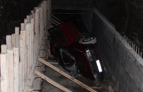 KAZANCI SAPAĞINDA KAZA 2 YARALI 