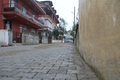 Sokaklar Tek Tek Kilitli Parkeye Dönüştürülüyor