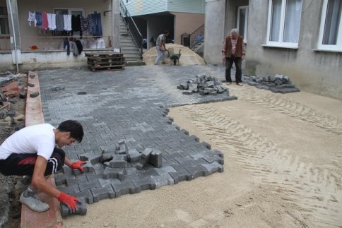 Sokaklar Tek Tek Kilitli Parkeye Dönüştürülüyor