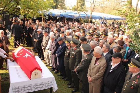 Engin Hoş Paşa Defnedildi