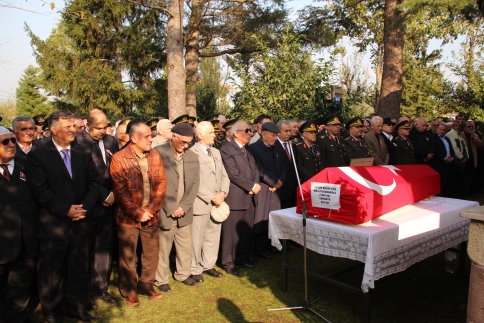 Engin Hoş Paşa Defnedildi