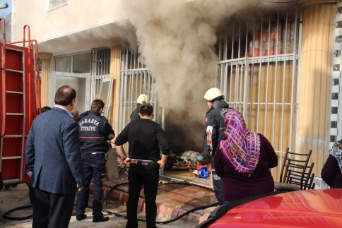 Japon Pazarı'nın Deposunda Yangın Çıktı