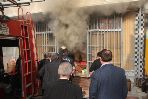 Japon Pazarı'nın Deposunda Yangın Çıktı