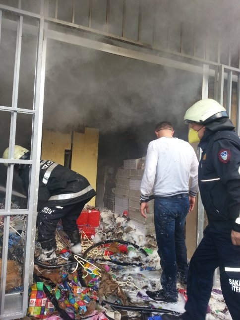 Japon Pazarı'nın Deposunda Yangın Çıktı