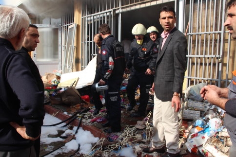 Japon Pazarı'nın Deposunda Yangın Çıktı