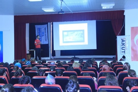 Kız Meslek Ve Teknik Lisesi Öğrencilerine Akut Semineri