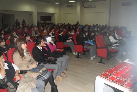 Kız Meslek Ve Teknik Lisesi Öğrencilerine Akut Semineri