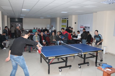 Öğretmenler Masa Tenisinde Yarışıyorlar