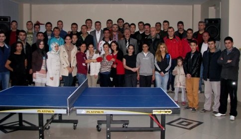 Öğretmenler Masa Tenisinde Yarışıyorlar