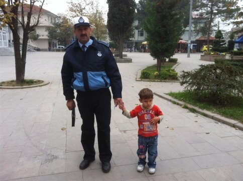 Zabıta’dan Kaybolan Çocuğa Şefkat Eli