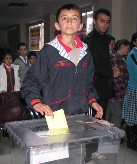 Öğrenciler Meclis Başkanını Seçti