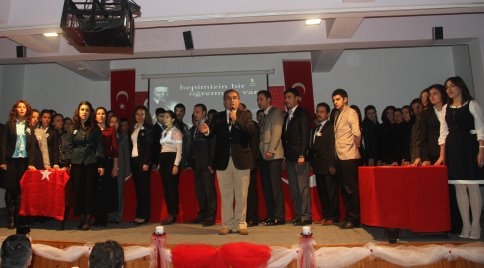 Halk Eğitim Merkezinde Öğretmenler Günü Kutlandı