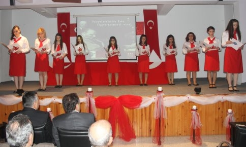 Halk Eğitim Merkezinde Öğretmenler Günü Kutlandı