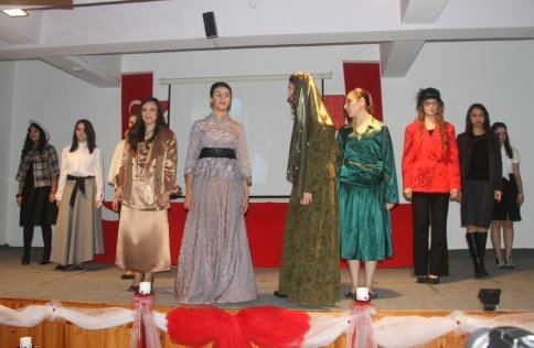 Halk Eğitim Merkezinde Öğretmenler Günü Kutlandı