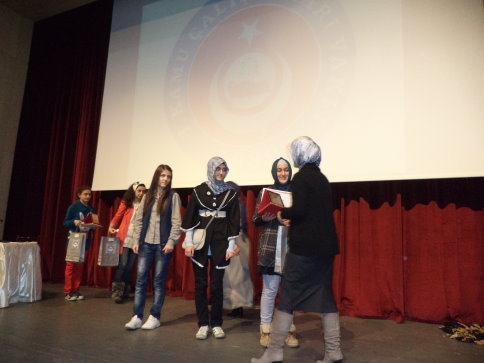 Boş Dersler Adlı Yazızı Mansiyon Ölüdü Aldı