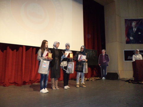 Boş Dersler Adlı Yazızı Mansiyon Ölüdü Aldı