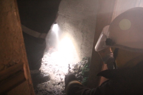 Apartmanda Yükselen Duman Korkuya Neden Oldu