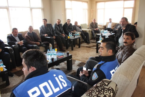 KARAKAŞ MUHTARLARLA BİR ARAYA GELDİ