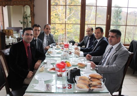 Öğretmenevi Müdürleri Akyazıda Bir Araya Geldiler