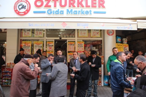Öztürkler Market Bu Yılda Aşure Dağıttı