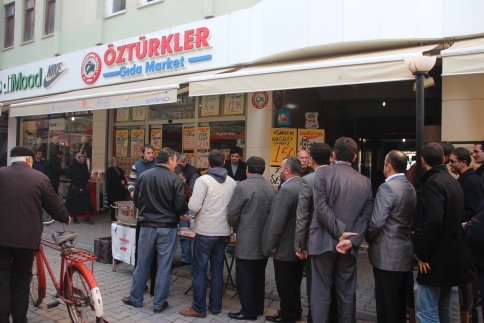 Öztürkler Market Bu Yılda Aşure Dağıttı