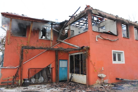 Tavuk Çiftliğinde Çıkan Yangında 3 Yaşındaki Çocuk Zehirlendi