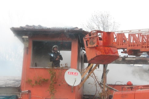 Tavuk Çiftliğinde Çıkan Yangında 3 Yaşındaki Çocuk Zehirlendi