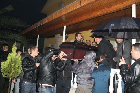 İntihar Eden Genç Hayatını Kaybetti