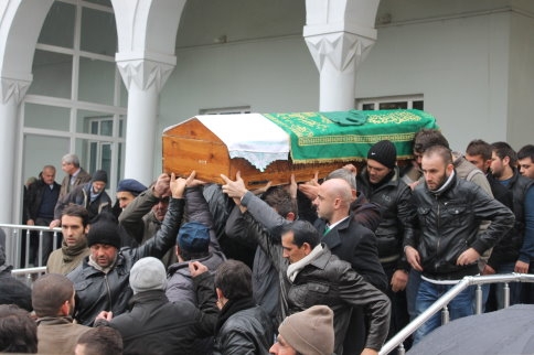 İntihar Eden Genç Defnedildi