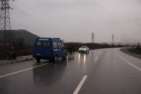 Kontrolden Çıkan Otomobil 20 Metre Uçtu