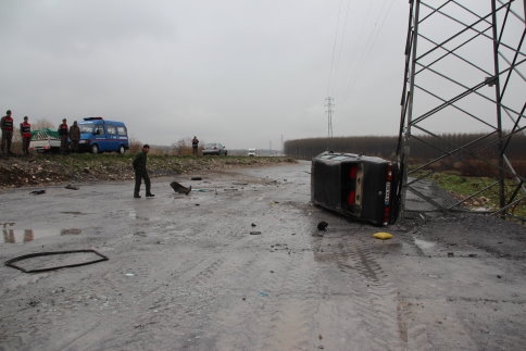Kontrolden Çıkan Otomobil 20 Metre Uçtu
