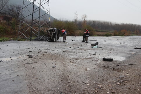 Kontrolden Çıkan Otomobil 20 Metre Uçtu