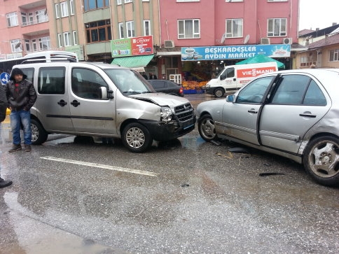 Mudurnu Caddesi'nde Trafik Kazası