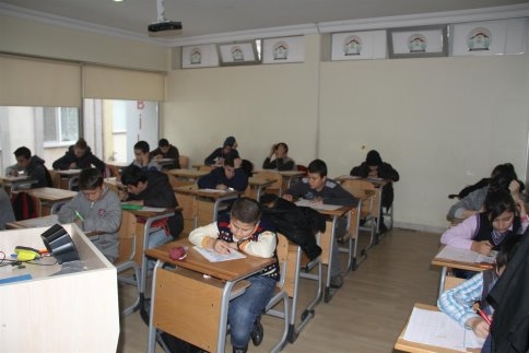Bilgi Ve Kültür Evinde Seviye Tespit Ve Konu Kavrama Sınavları Devam Ediyor