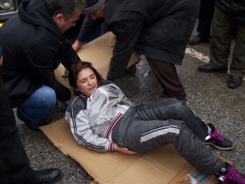 Evine Ekmek Götüren Öğrenci’ye Otomobil Çarptı