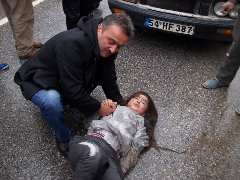 Evine Ekmek Götüren Öğrenci’ye Otomobil Çarptı