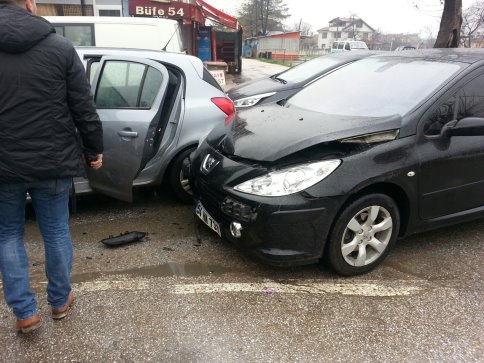 Trafik Kazası 2 yaralı