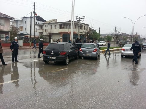 Trafik Kazası 2 yaralı