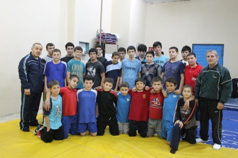 Güreşte Başarının Adı Akyazı