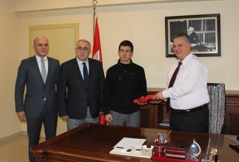 Sakarya Öğrenci Meclis Başkanı; Kaymakam Beypınar’ı Ziyaret Etti