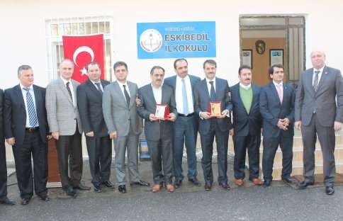 OKULUN AÇILIŞINA BAKAN YARDIMCISI KATILDI