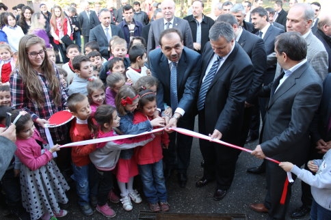 OKULUN AÇILIŞINA BAKAN YARDIMCISI KATILDI